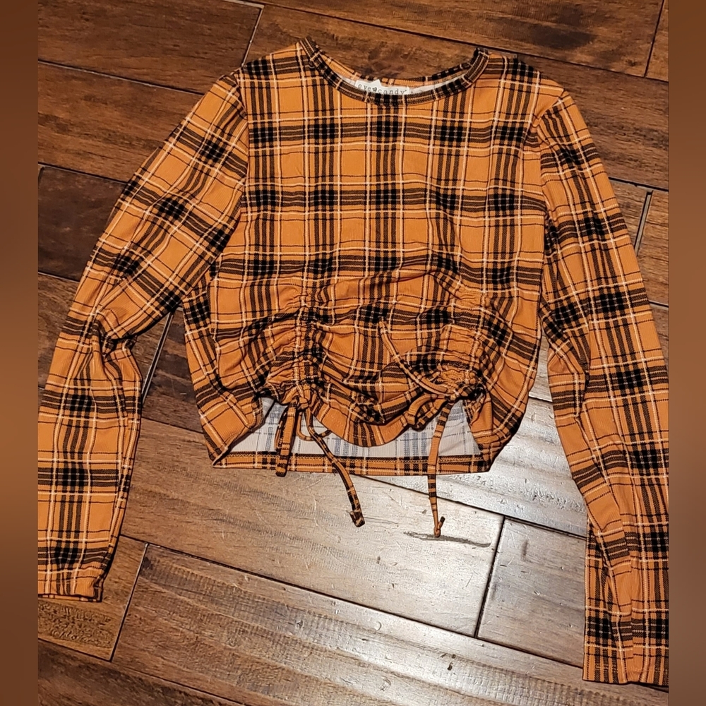 Medium orange and black long sleeve from Rose